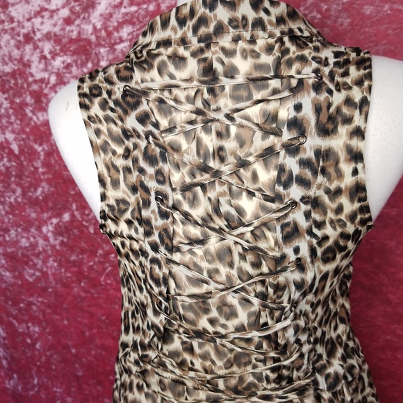 CLOSET CLEANOUT ⚠️Leopard print top - Picture 6 of 8